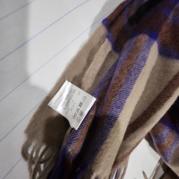 Nano Universe 💯 Cashmere  20 by 75 inches - Picture 6 of 10